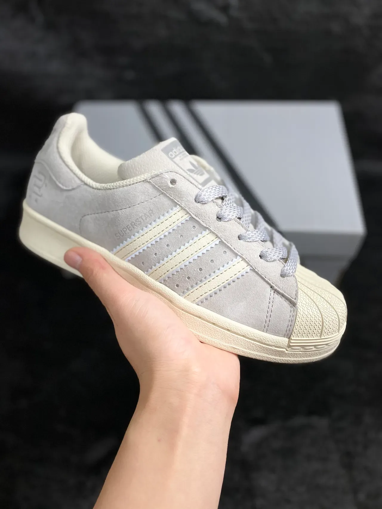 Adidas Superstar ধূসর স্যুড অফ-হোয়াইট লাইফস্টাইল স্নিকার্স 10