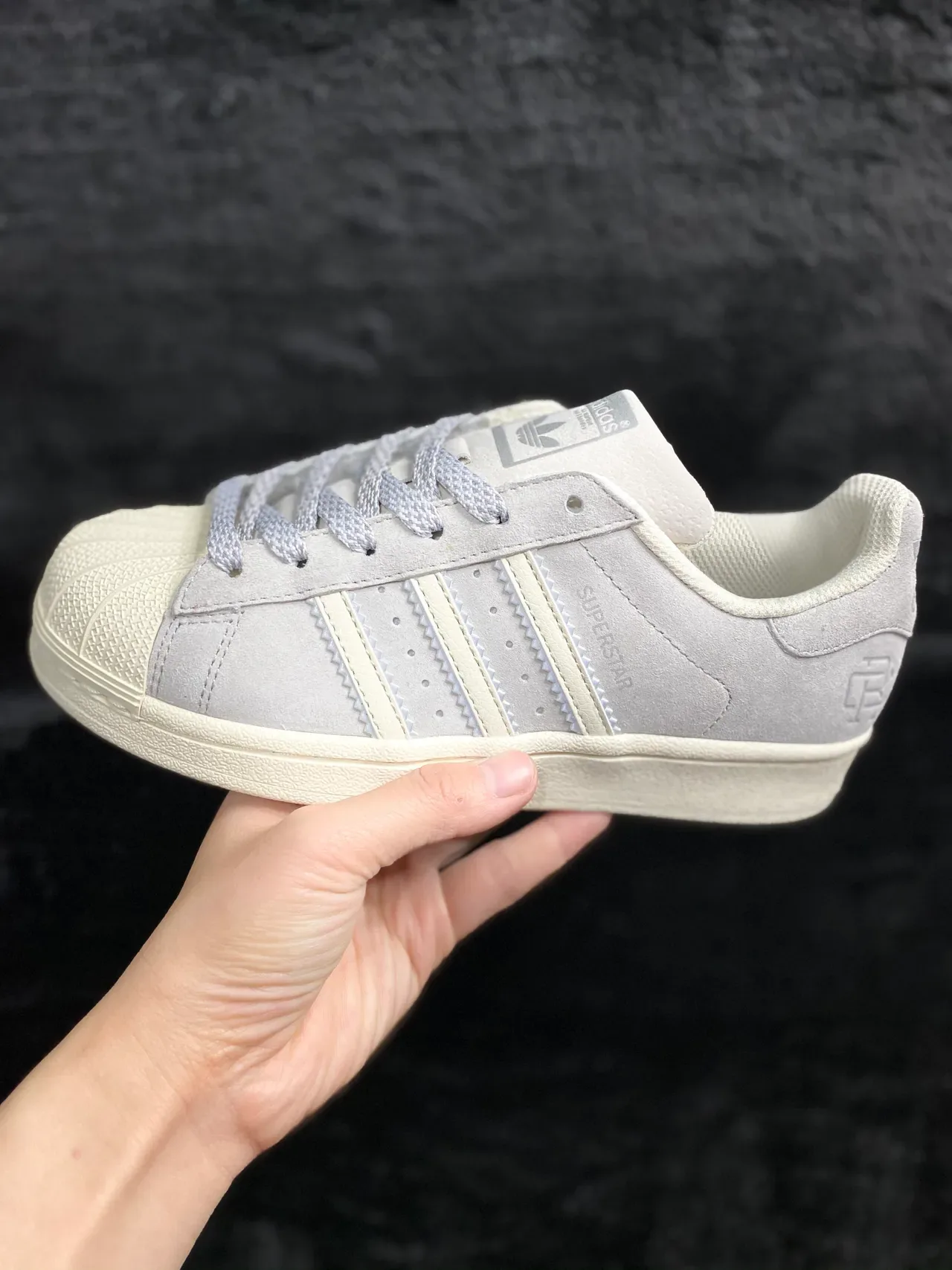 Adidas Superstar ধূসর স্যুড অফ-হোয়াইট লাইফস্টাইল স্নিকার্স 14