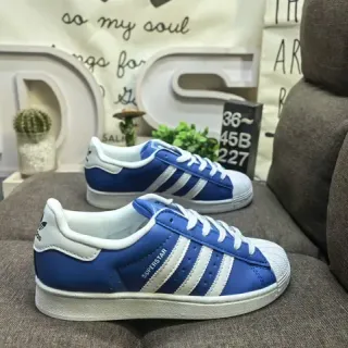Adidas Superstar أحذية رياضية أسلوب حياة باللون الأزرق الملكي والأبيض