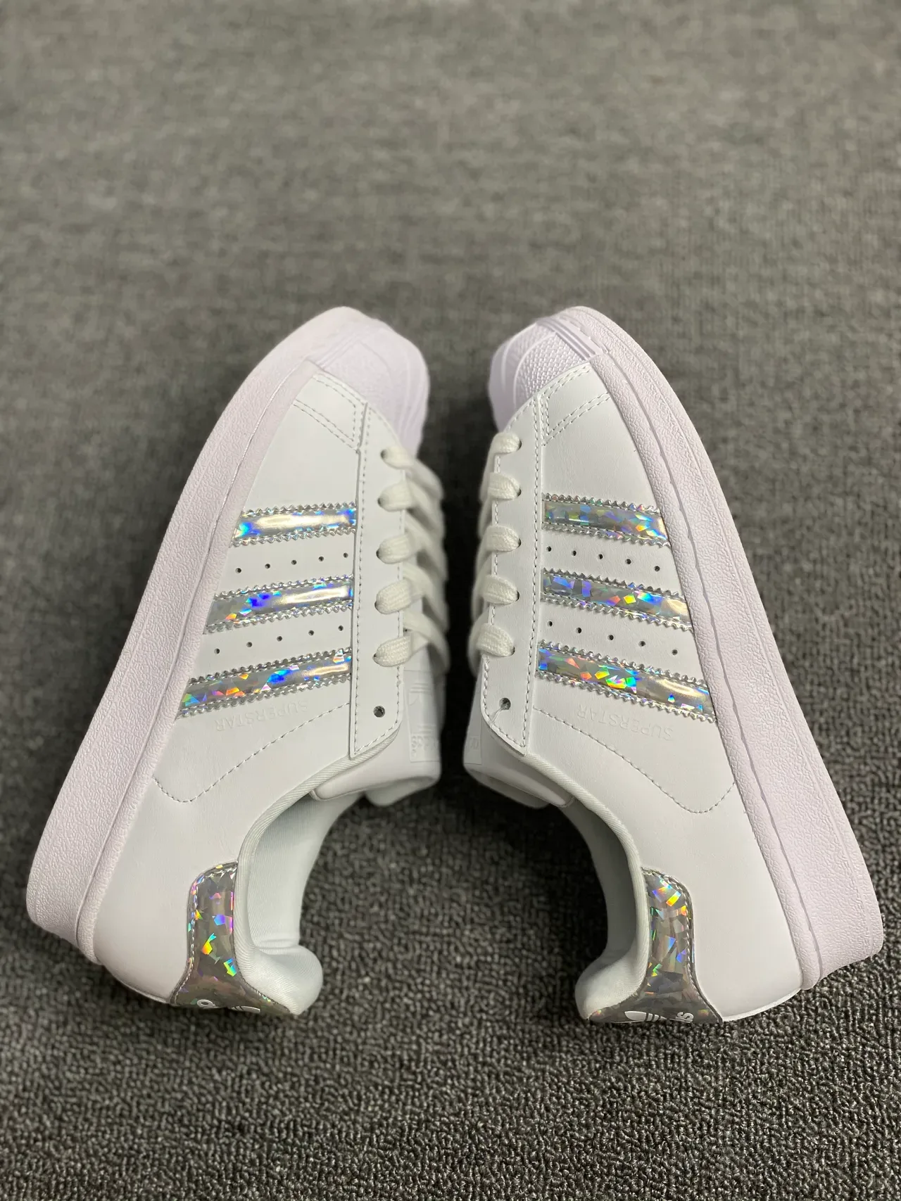 Adidas Superstar Zapatillas Lifestyle Blancas con Rayas Holográficas 3