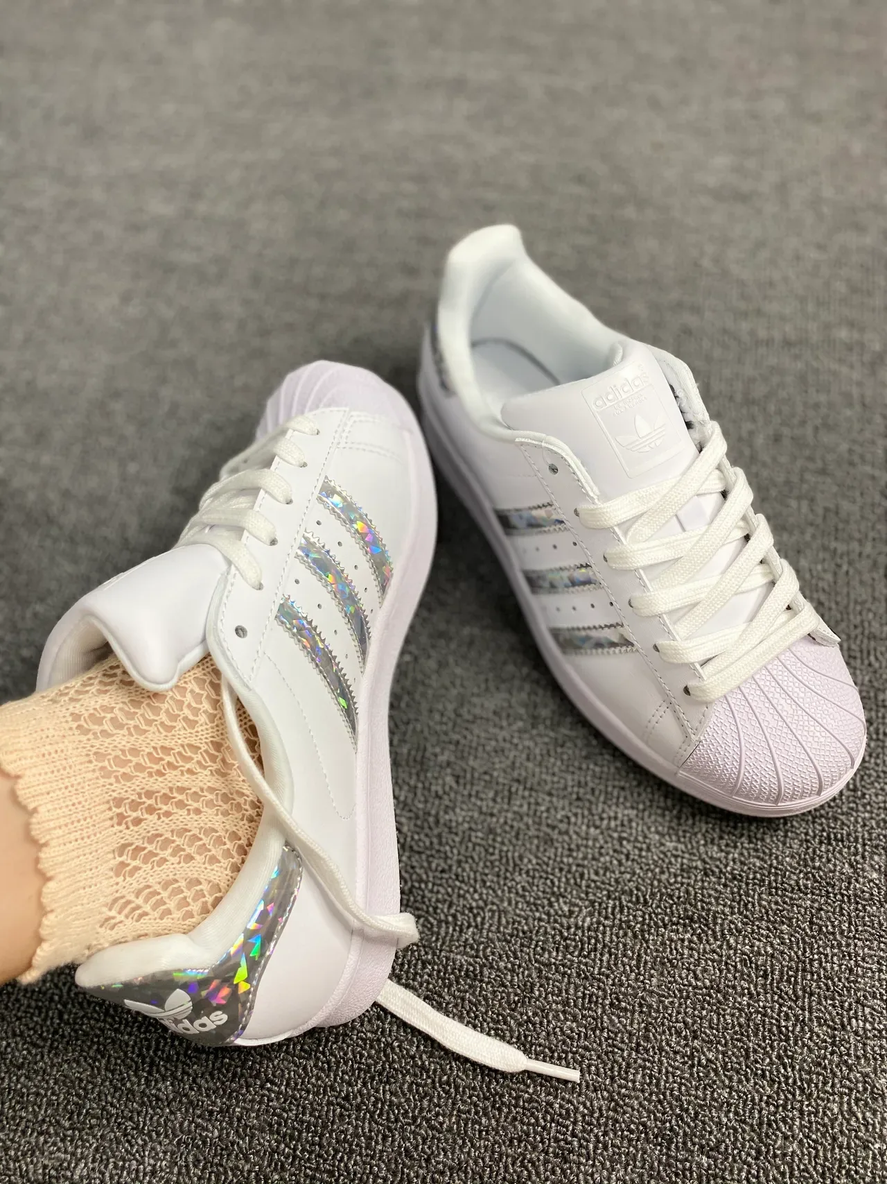 Adidas Superstar Zapatillas Lifestyle Blancas con Rayas Holográficas 8