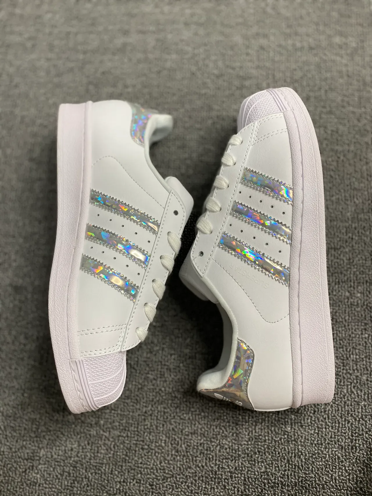 Adidas Superstar Zapatillas Lifestyle Blancas con Rayas Holográficas 9