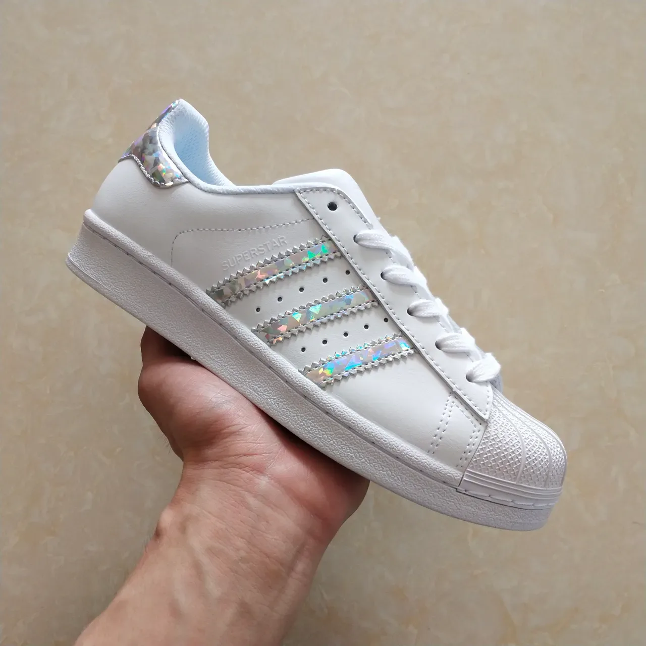Adidas Superstar Zapatillas Lifestyle Blancas con Rayas Holográficas 19