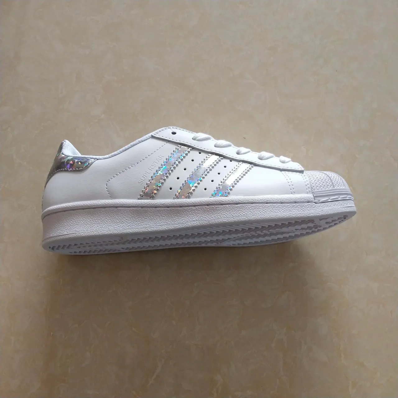 Adidas Superstar Zapatillas Lifestyle Blancas con Rayas Holográficas 22