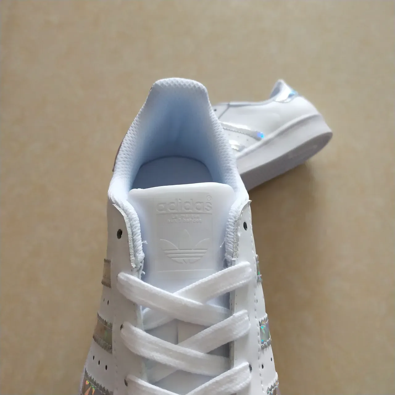 Adidas Superstar Zapatillas Lifestyle Blancas con Rayas Holográficas 23