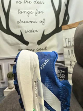 Adidas TERREX chaussures de course blanches oranges à trois bandes 3