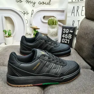 Adidas Tyshawn Black Gold حذاء رياضي أسلوب حياة