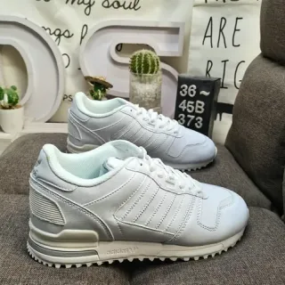 Adidas أبيض بيج جلد علوي لوح جانبي ثلاث شرائط أسلوب حياة حذاء رياضي