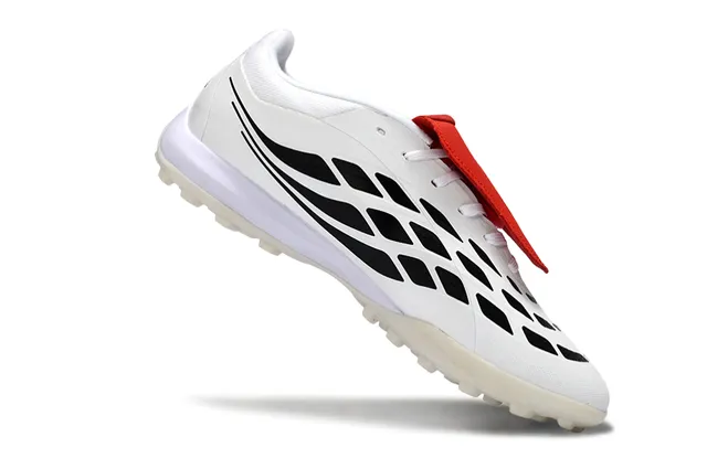 Adidas সাদা কালো লো-কাট সিন্থেটিক আপার টার্ফ সকার শু 2