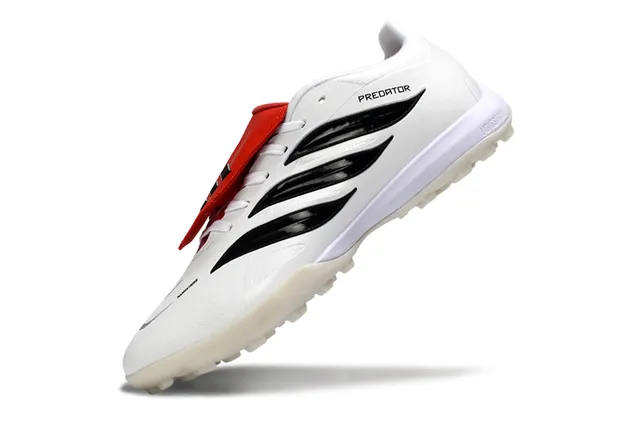 Adidas সাদা কালো লো-কাট সিন্থেটিক আপার টার্ফ সকার শু 3