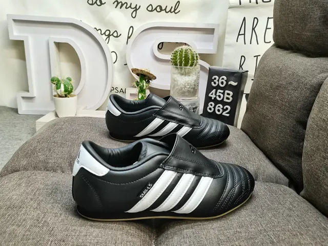 Adidas White Black Low-Top Leather Upper Lifestyle Sneakers 21