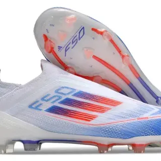 Adidas White Blue Chaussures de football à coupe basse ajustement chaussette upper gradient tricot synthétique crampons pour terrain ferme