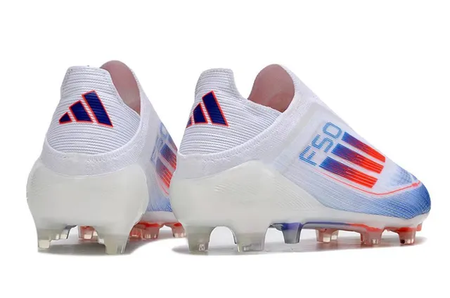 Adidas White Blue Chaussures de football à coupe basse ajustement chaussette upper gradient tricot synthétique crampons pour terrain ferme 4