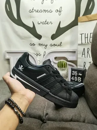 Adidas x NEIGHBORHOOD Superstar 黑色生活方式运动鞋 5