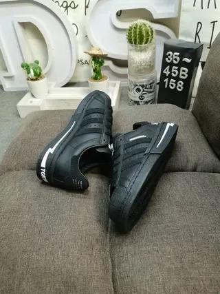 Adidas x NEIGHBORHOOD Superstar 黑色生活方式运动鞋 6
