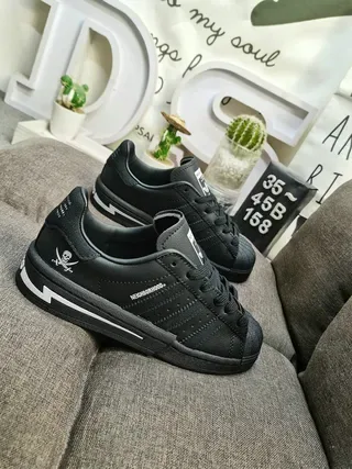 Adidas x NEIGHBORHOOD Superstar 黑色生活方式运动鞋 9