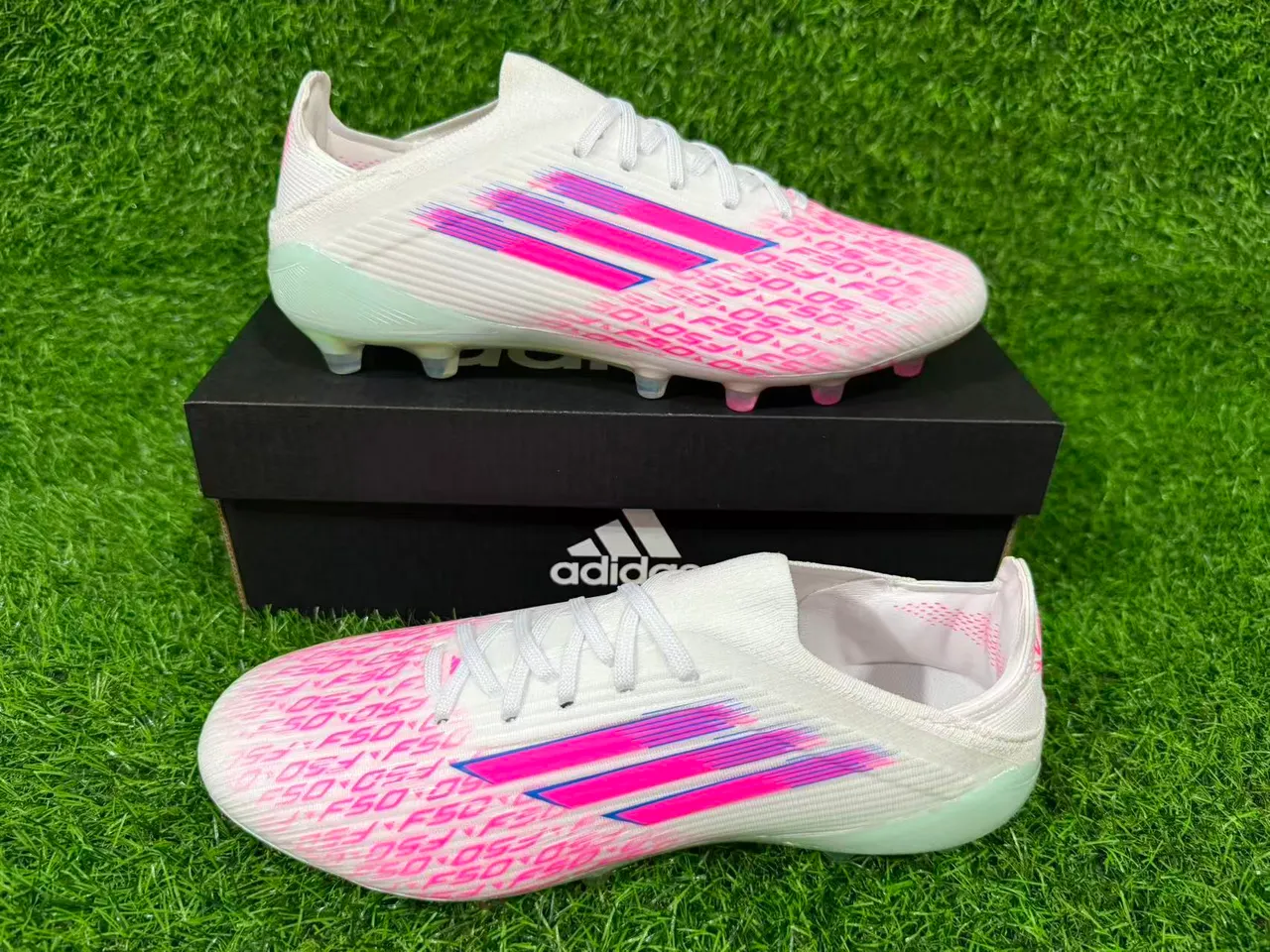 Adidas X Speedflow F50 chaussures de football blanches roses holographiques pour terrain ferme 8
