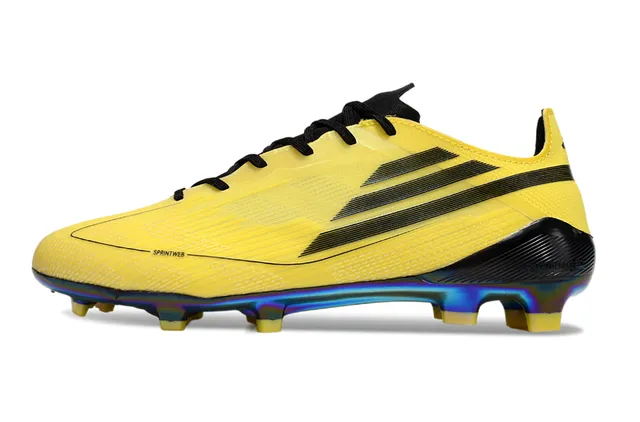 Adidas 黄黑低帮靴面 虹彩彩虹鞋底板 钉地足球鞋 7