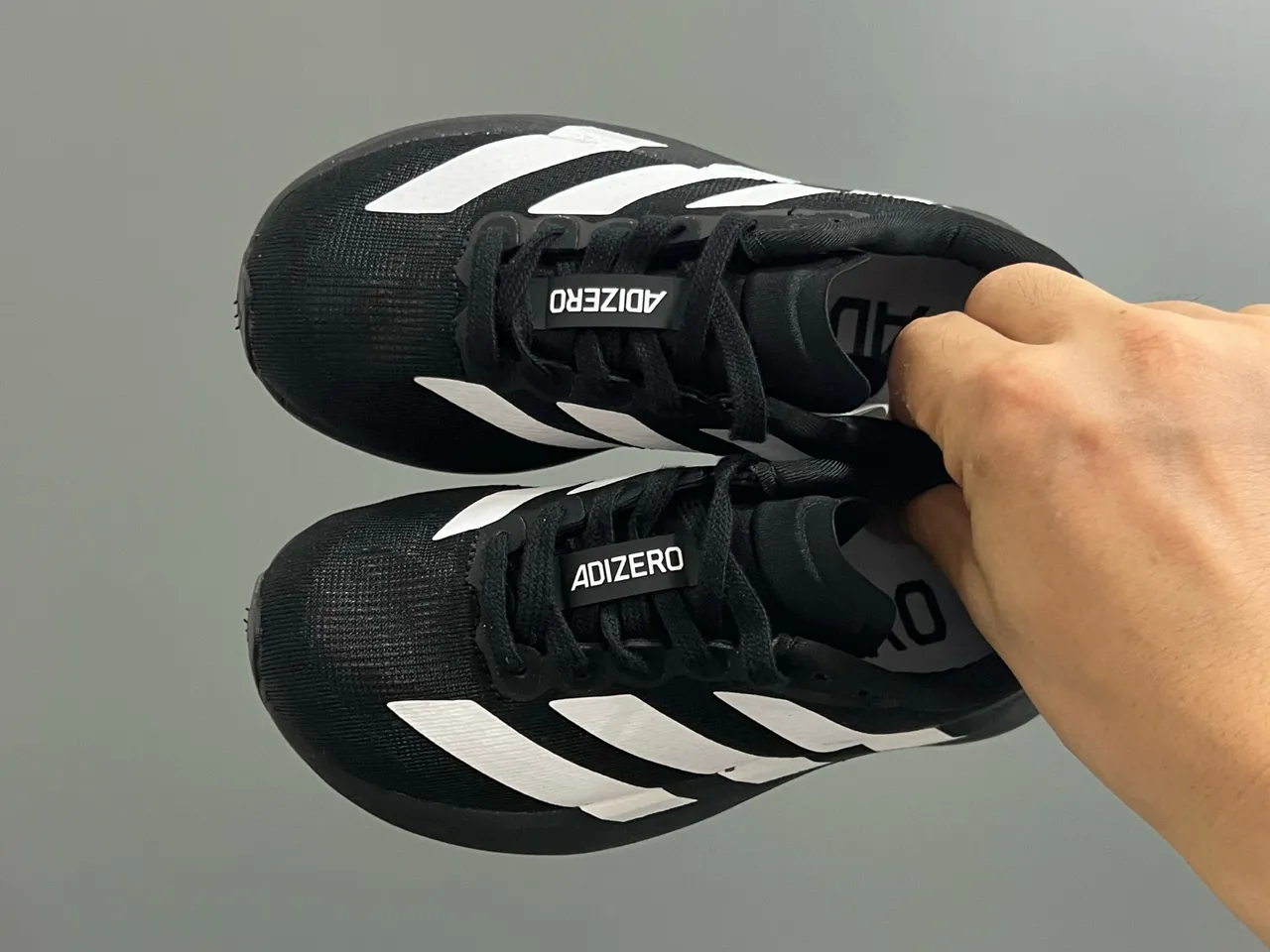 Adidas हलুদ কালো লো-টপ নিট আপার রানিং শু 4