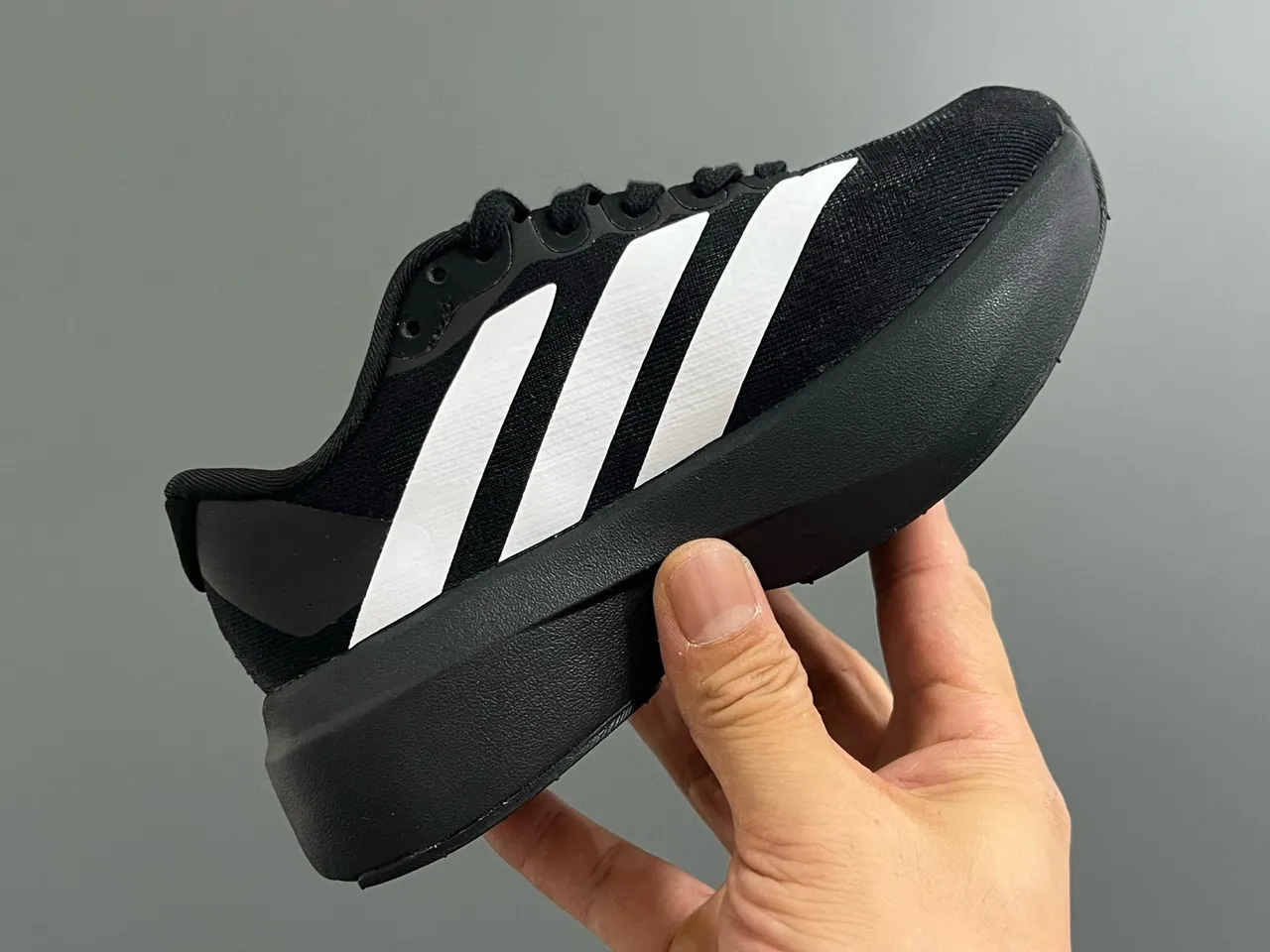 Adidas हलুদ কালো লো-টপ নিট আপার রানিং শু 7