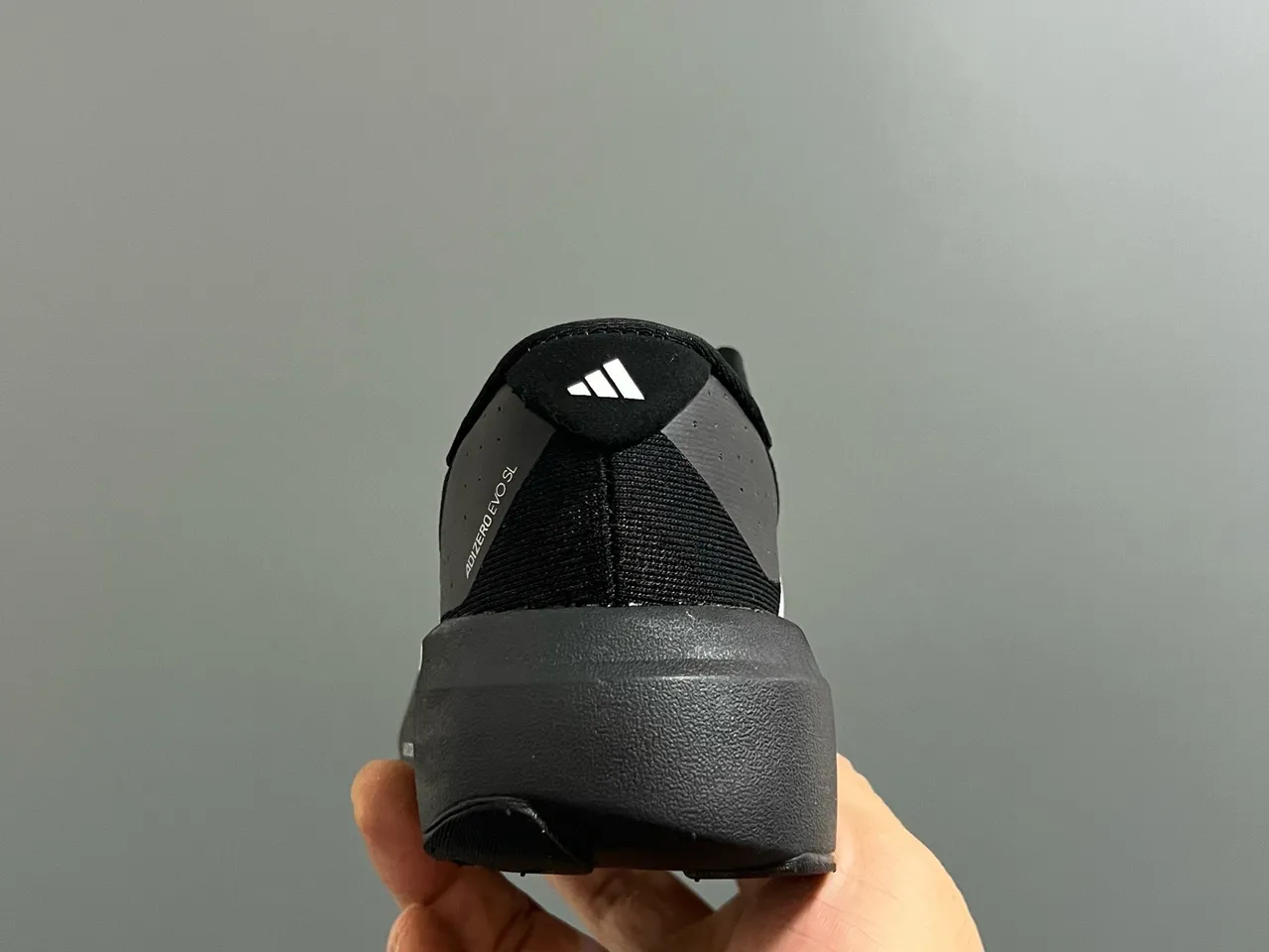 Adidas हलুদ কালো লো-টপ নিট আপার রানিং শু 10