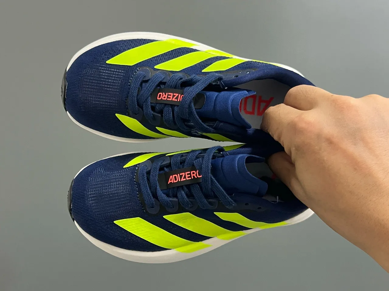 Adidas हलুদ কালো লো-টপ নিট আপার রানিং শু 11