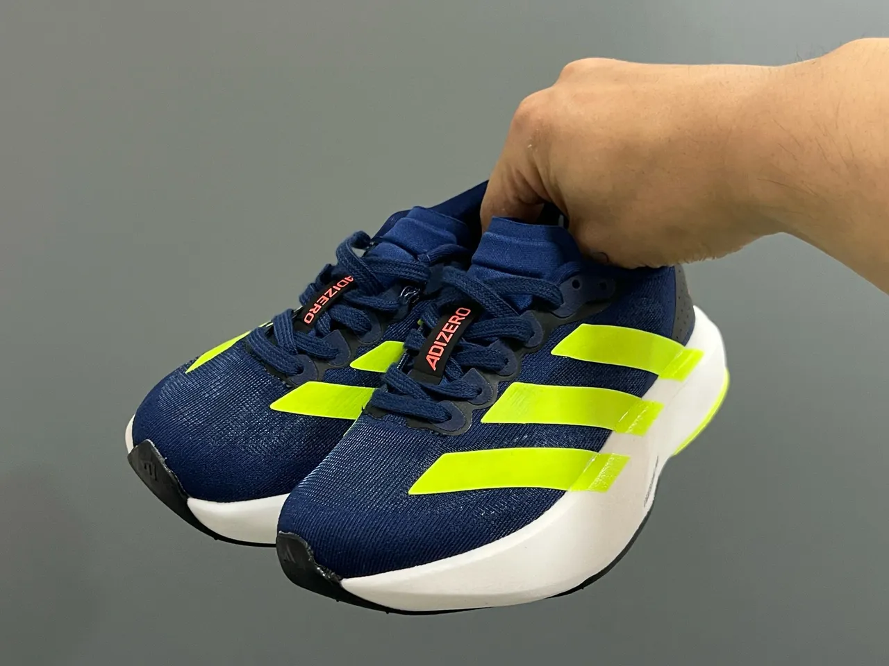 Adidas हलুদ কালো লো-টপ নিট আপার রানিং শু 14