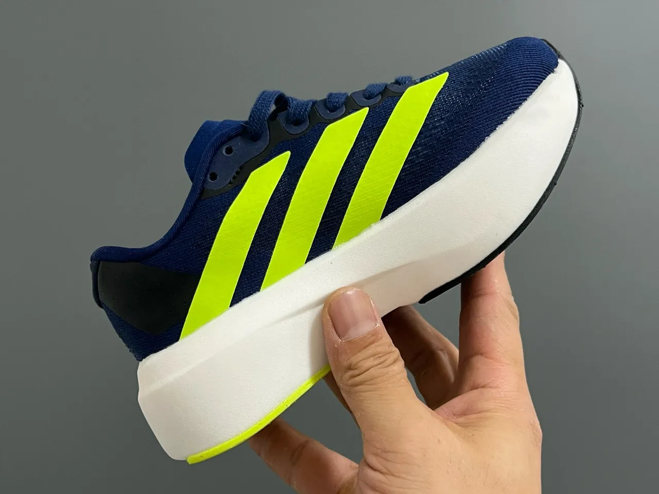 Adidas हलুদ কালো লো-টপ নিট আপার রানিং শু 18
