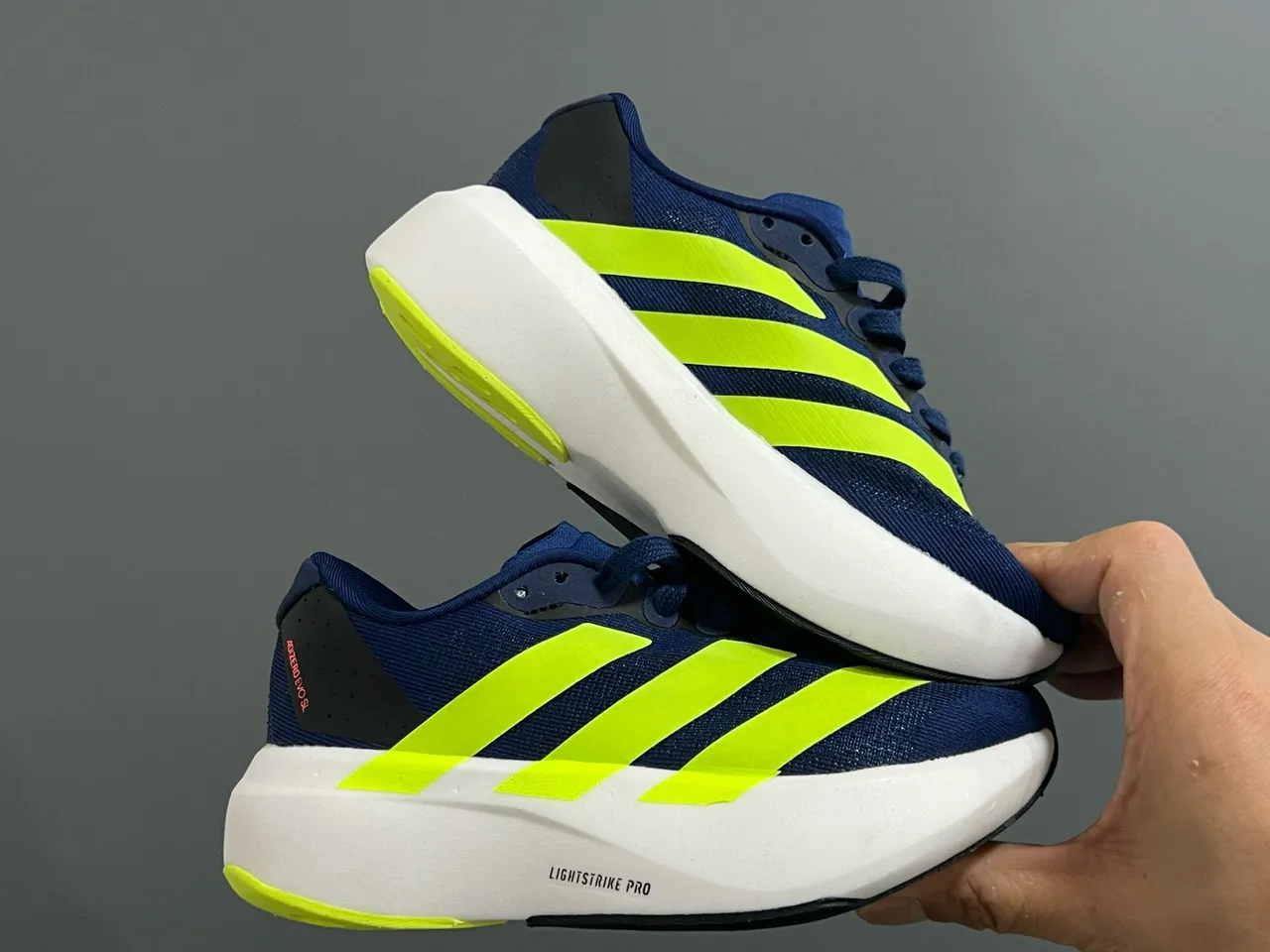 Adidas हलুদ কালো লো-টপ নিট আপার রানিং শু 19