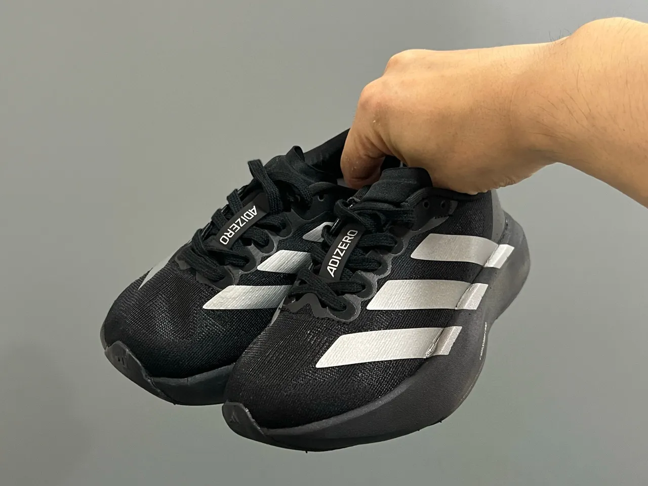Adidas हलুদ কালো লো-টপ নিট আপার রানিং শু 21