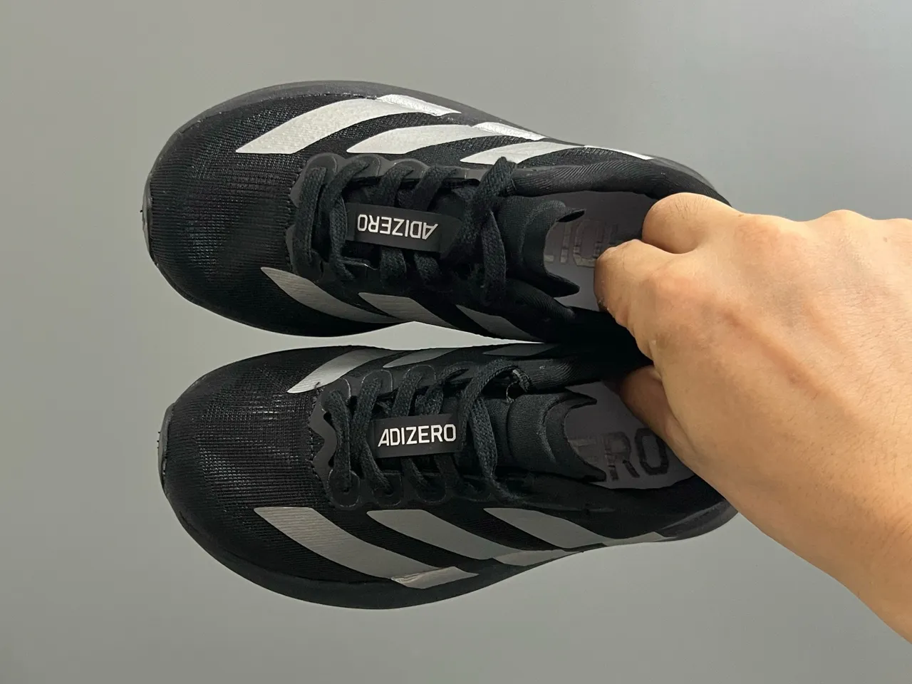 Adidas हलুদ কালো লো-টপ নিট আপার রানিং শু 22