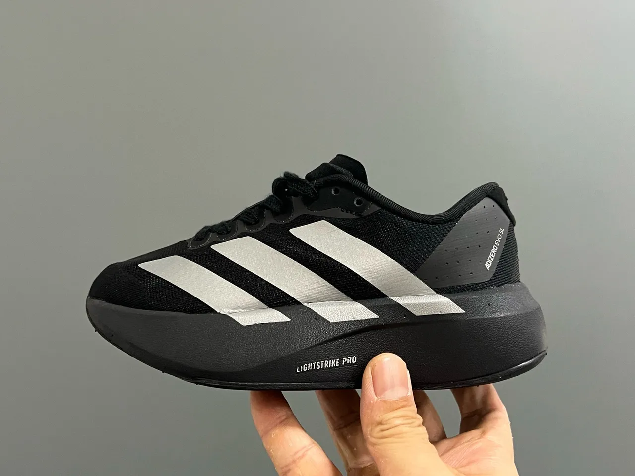 Adidas हलুদ কালো লো-টপ নিট আপার রানিং শু 23