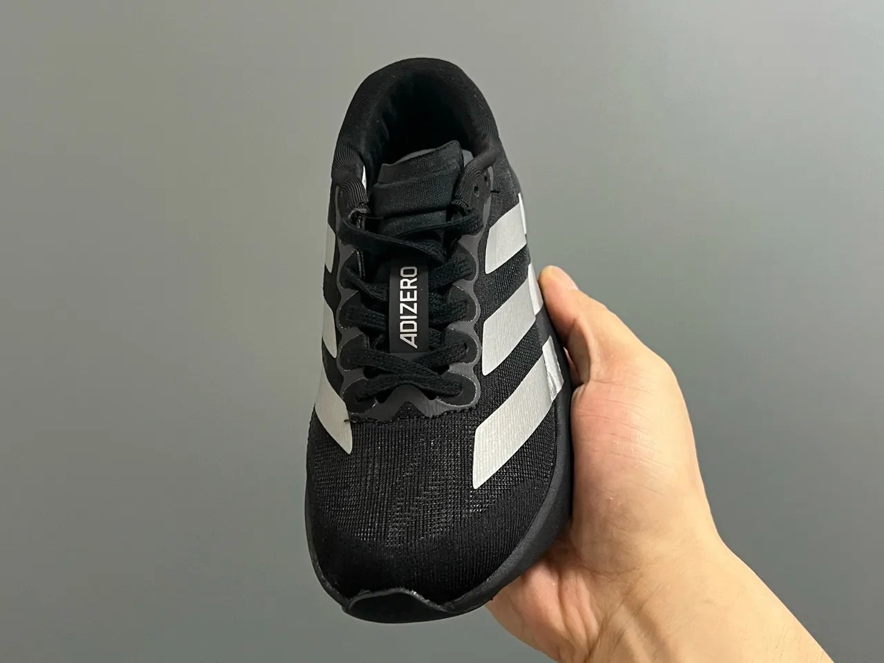 Adidas हलুদ কালো লো-টপ নিট আপার রানিং শু 24