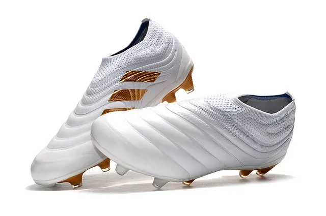 Adidas Tênis de Futebol Amarelos com Colar de Malha Tipo Meia, Cage de Meio Pé Moldada com Costelas, para Gramado Firme 22