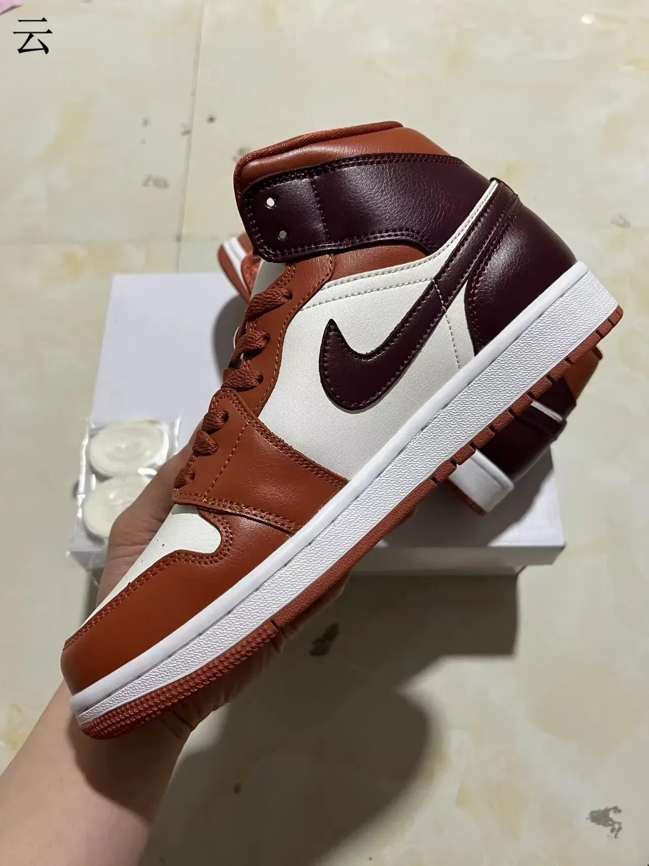 Air Jordan 1 أحذية كرة السلة عالية الارتفاع بني بورجوندي لوحات جلدية 5