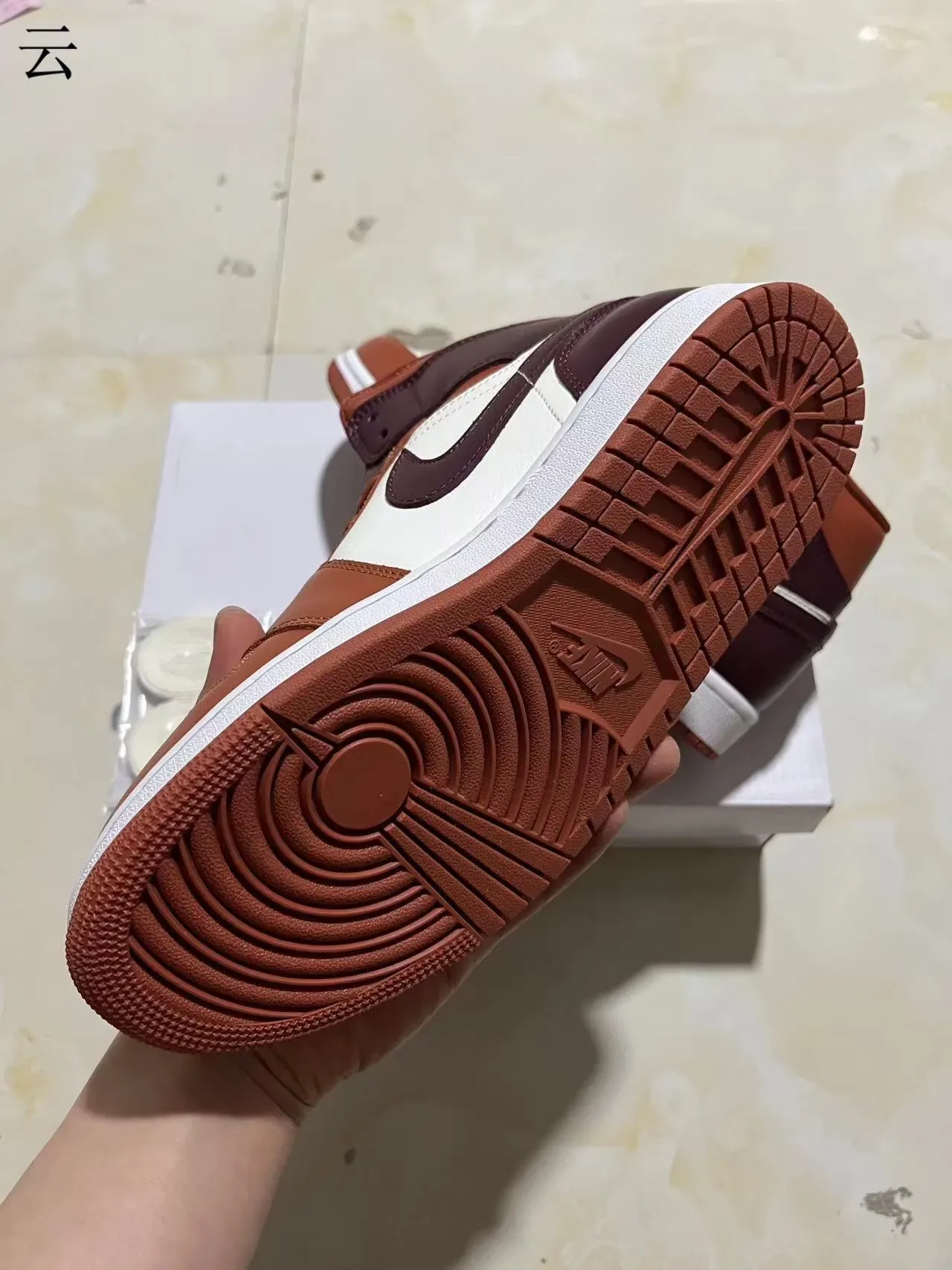 Air Jordan 1 أحذية كرة السلة عالية الارتفاع بني بورجوندي لوحات جلدية 6