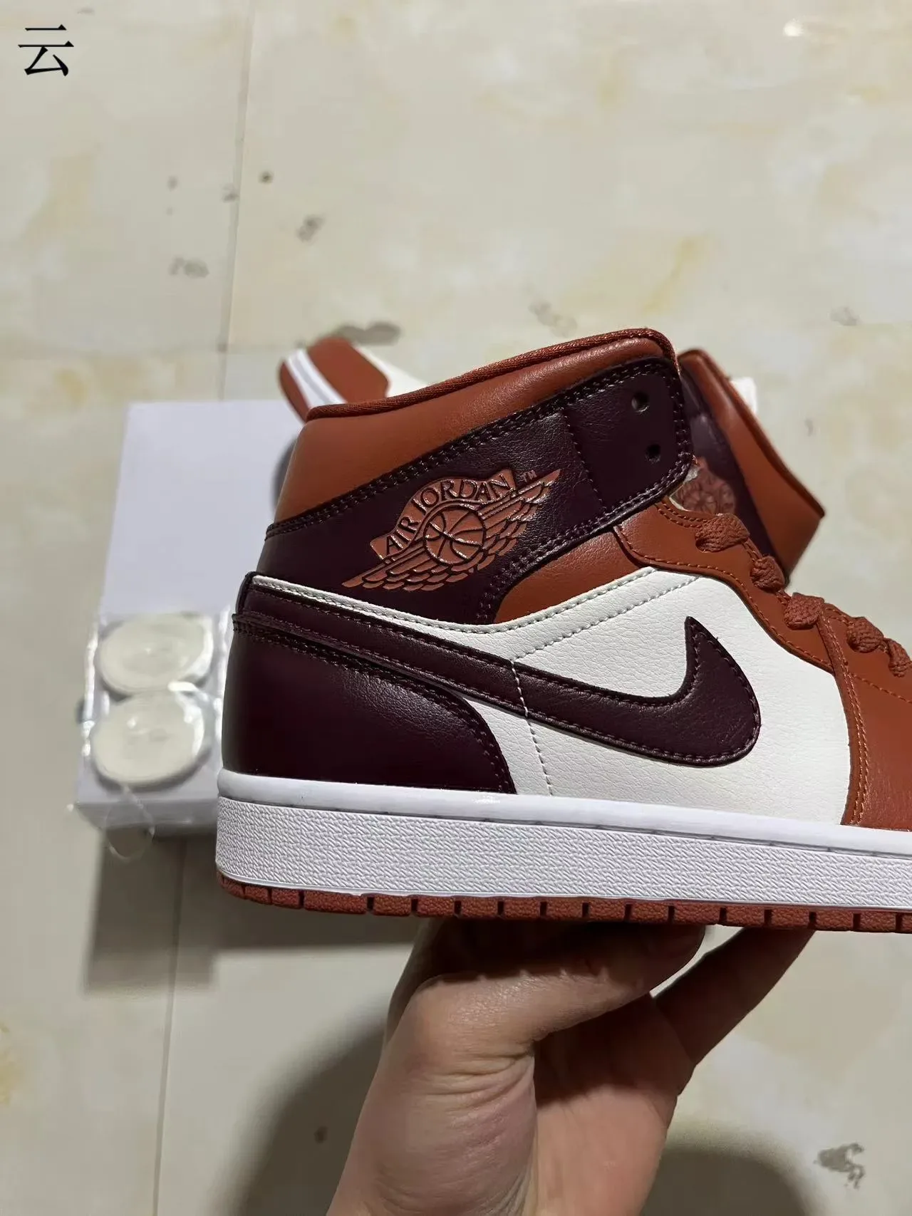 Air Jordan 1 أحذية كرة السلة عالية الارتفاع بني بورجوندي لوحات جلدية 7