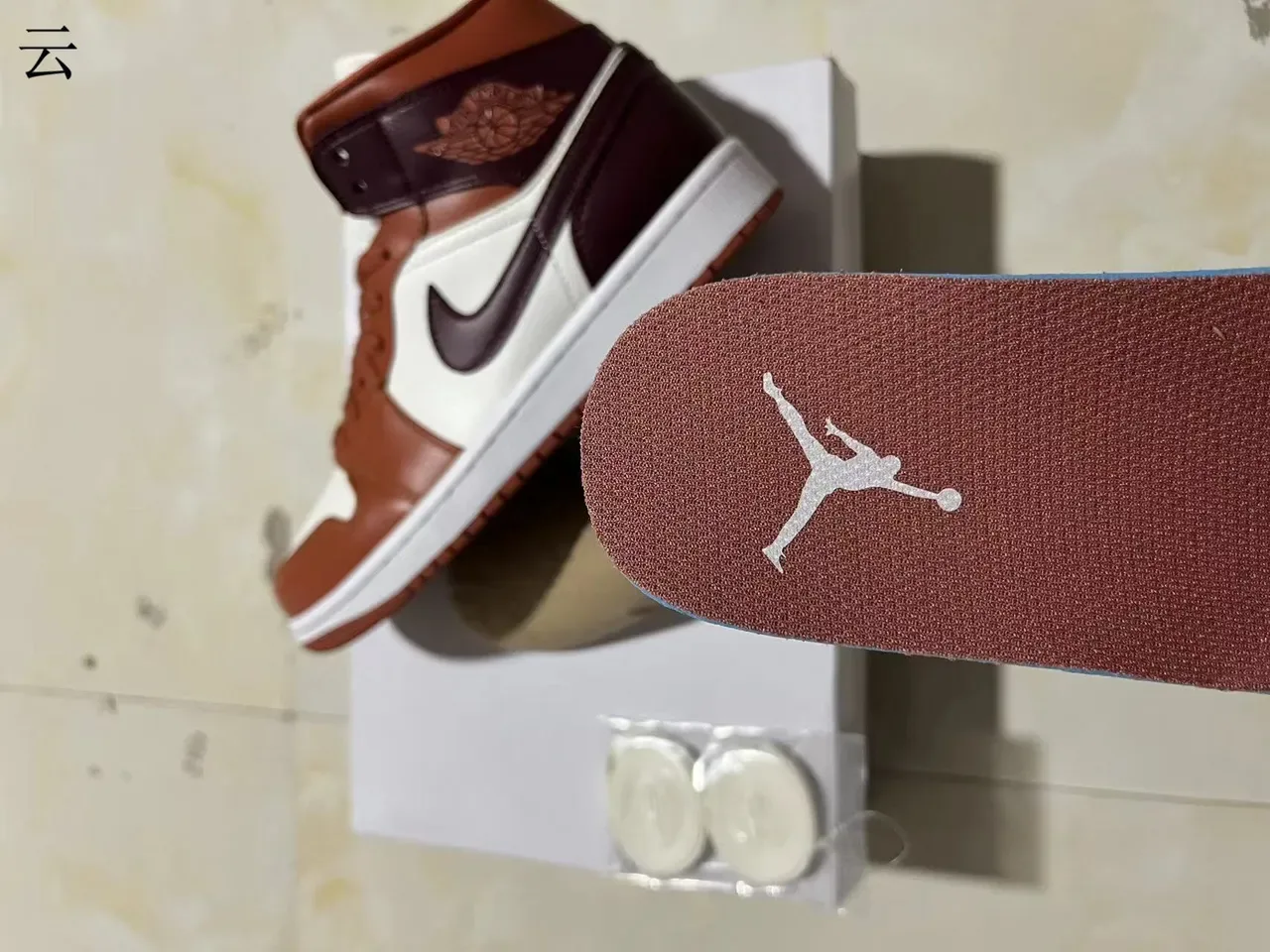 Air Jordan 1 أحذية كرة السلة عالية الارتفاع بني بورجوندي لوحات جلدية 9
