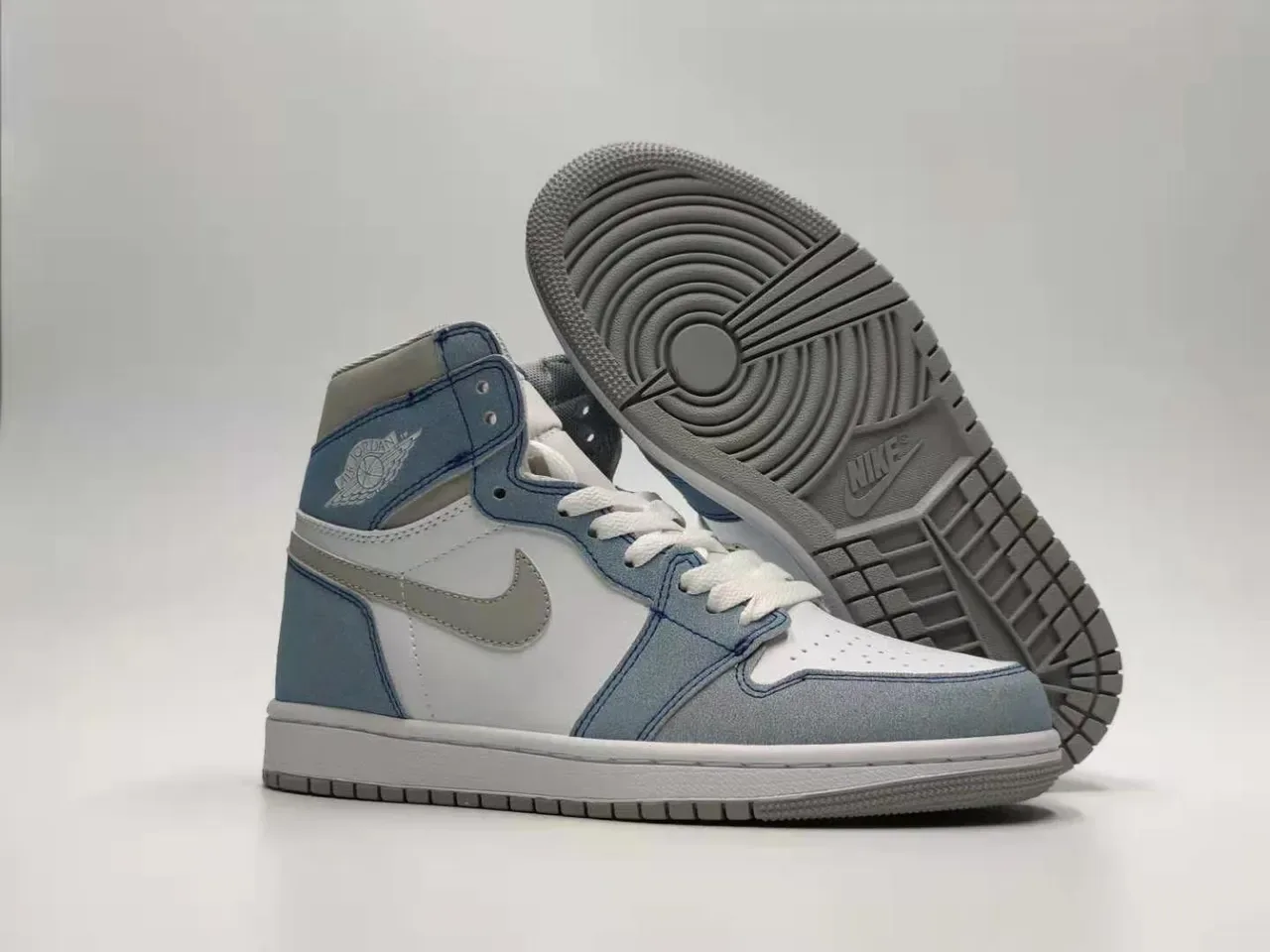 Air Jordan 1 أحذية كرة السلة بنقشة الدنيم أزرق بيضاء رمادية 2