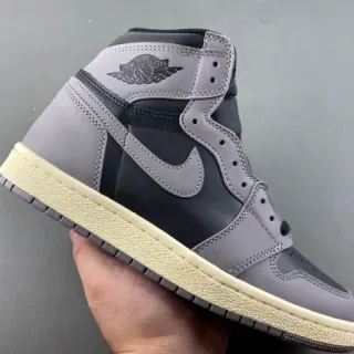 Air Jordan 1 灰黑高帮皮革篮球鞋