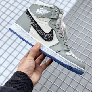 Tênis de basquete de cano alto Air Jordan 1 cinza e azul com cabedal em couro e tecido
