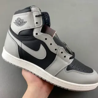 Tênis de basquete Air Jordan 1 High cinza e preto