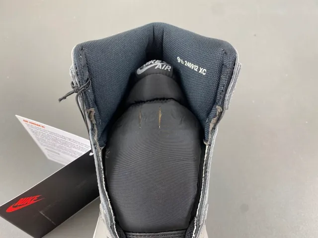 حذاء كرة السلة Air Jordan 1 High باللونين الرمادي والأسود 6