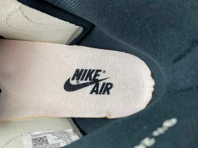 حذاء كرة السلة Air Jordan 1 High باللونين الرمادي والأسود 7