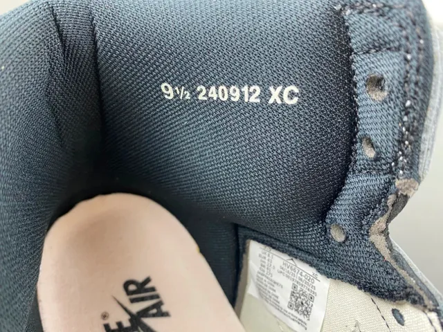 حذاء كرة السلة Air Jordan 1 High باللونين الرمادي والأسود 9