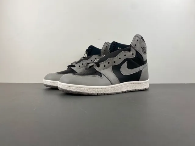 حذاء كرة السلة Air Jordan 1 High باللونين الرمادي والأسود 11