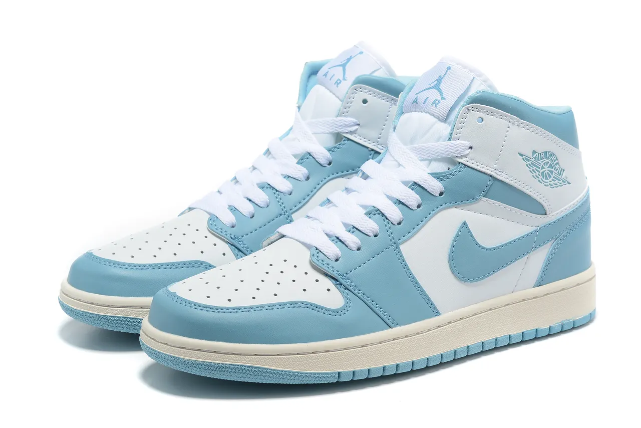 حذاء كرة السلة Air Jordan 1 أزرق فاتح وأبيض 4