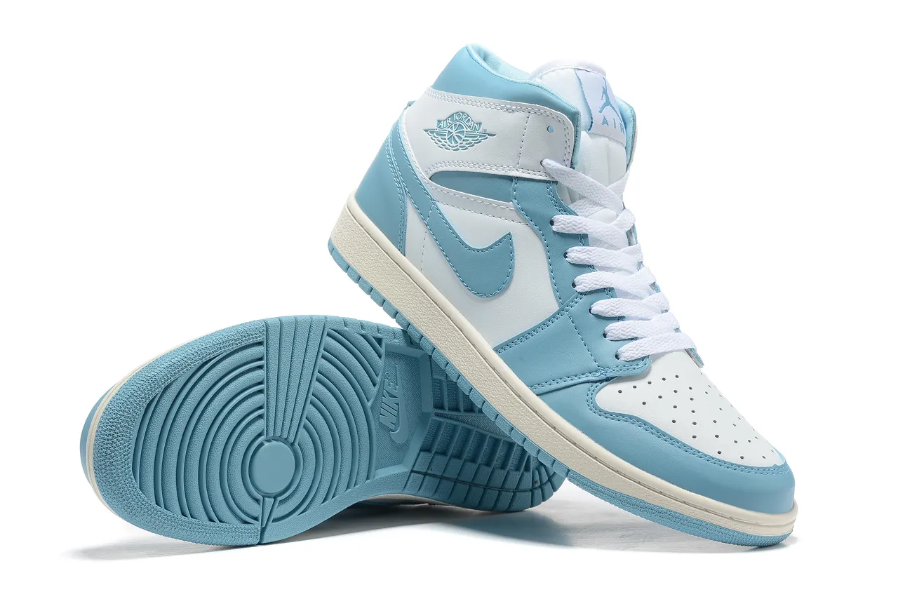 حذاء كرة السلة Air Jordan 1 أزرق فاتح وأبيض 5