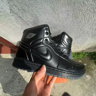 Air Jordan 1 Monochrome Black High-Top Basketball Shoes