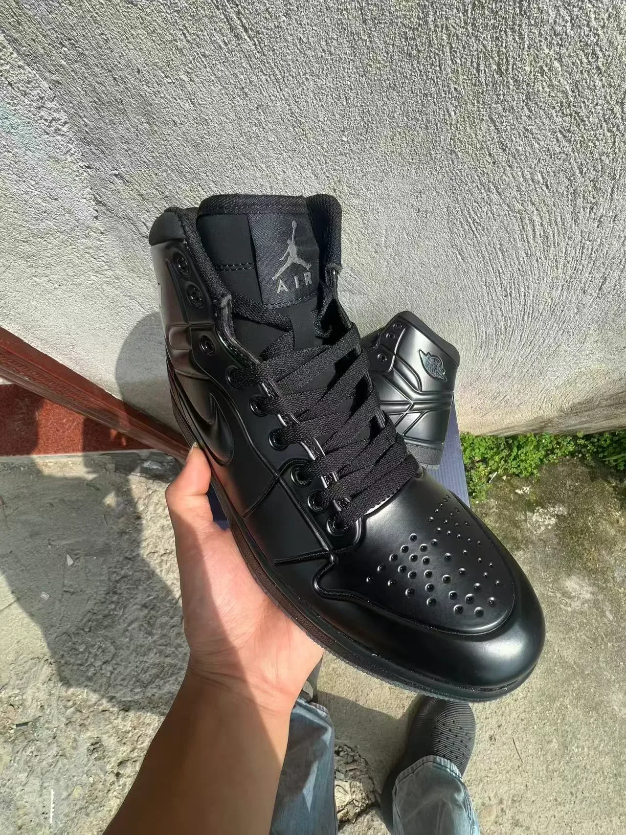 Air Jordan 1 মনোক্রোম কালো হাই-টপ বাস্কেটবল জুতা 2